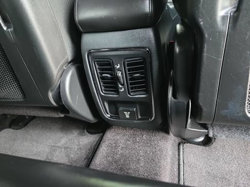 Used 2018 Jeep Grand Cherokee Altitude AWD/4WD image 16