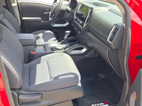 Used 2025 Nissan Frontier SV w/ SV Convenience Package AWD/4WD image 4
