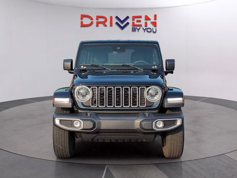 Used 2025 Jeep Wrangler Sahara AWD/4WD image 8