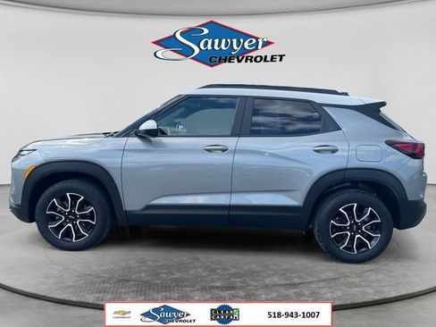 Used 2024 Chevrolet TrailBlazer ACTIV w/ Driver Confidence Package AWD/4WD image 2