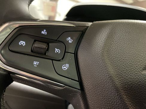 Used 2024 Chevrolet Trax LT w/ Sunroof Package FWD image 30