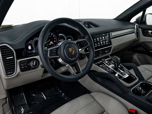 Certified 2023 Porsche Cayenne Platinum Edition AWD/4WD image 14