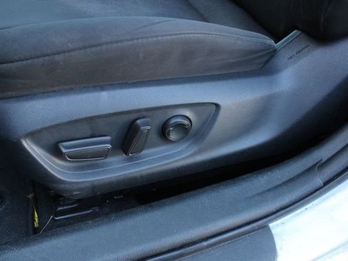 Used 2018 Toyota Camry LE image 3