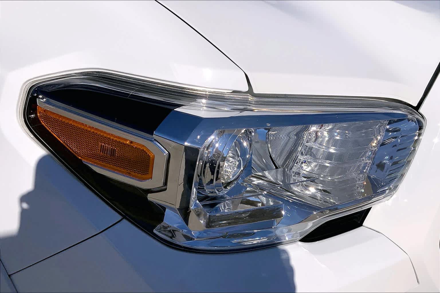 Used 2020 Toyota Tacoma SR5 AWD/4WD image 22