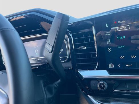 Used 2025 Chevrolet Silverado 1500 LT image 17