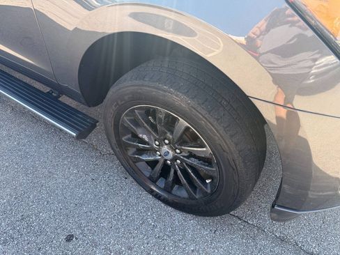 Used 2019 Ford Expedition Max Limited RWD image 43