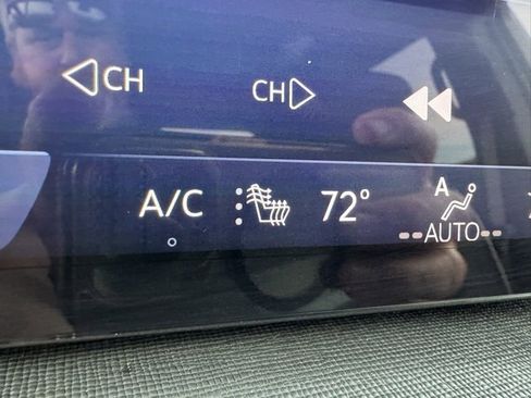 Used 2025 Buick Enclave Preferred image 11