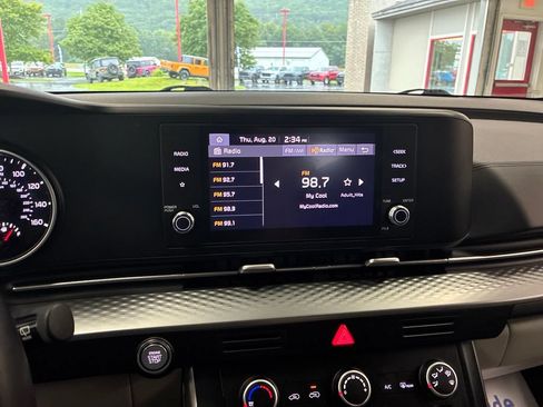 Used 2023 Kia Carnival LX FWD image 50