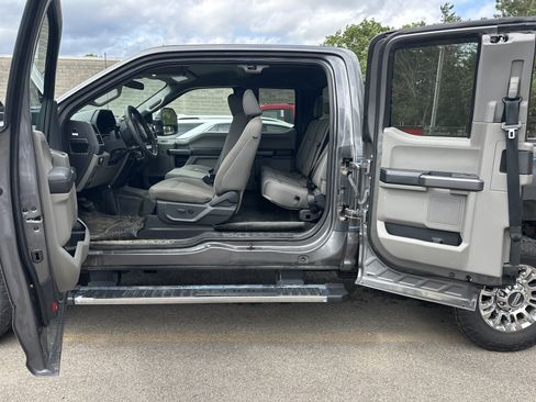 Used 2022 Ford F250 XLT w/ XLT Premium Package AWD/4WD image 3