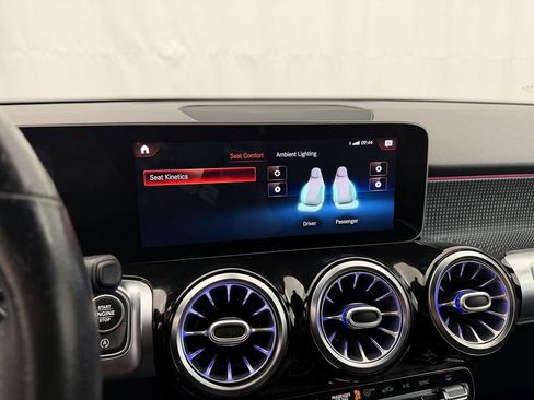 Used 2021 Mercedes-Benz GLB 250 4MATIC w/ Premium Package image 26