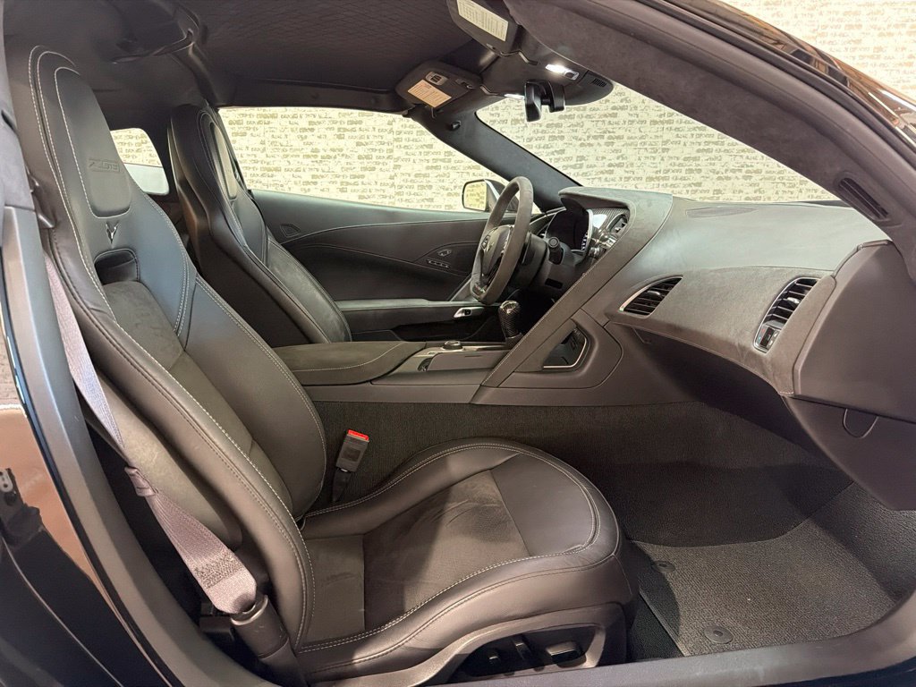 Used 2017 Chevrolet Corvette Z06 RWD image 16