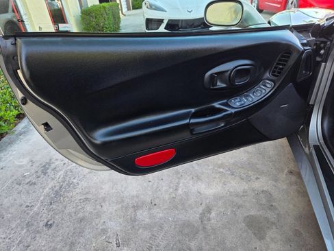 Used 2001 Chevrolet Corvette Convertible w/ Preferred Equipment Group2 image 7