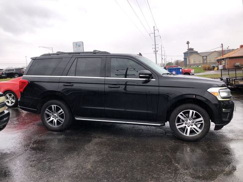 Used 2023 Ford Expedition XLT image 6