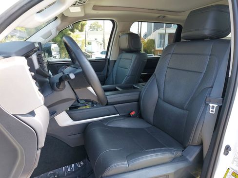 Used 2024 Toyota Tundra Limited AWD/4WD image 14