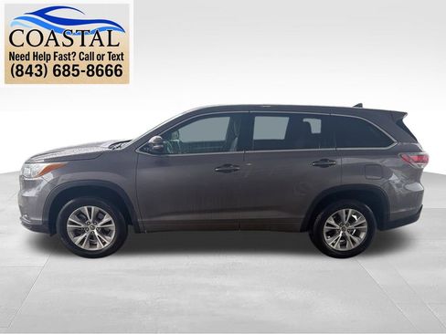 Used 2016 Toyota Highlander Plus FWD image 6