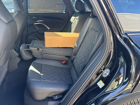 New 2025 Audi SQ5 Prestige image 14