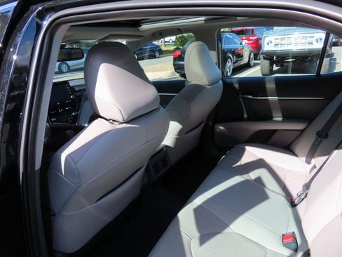 Used 2024 Toyota Camry XSE w/ Navigation Package image 33