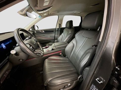 Used 2025 Genesis GV80 2.5T Standard AWD/4WD image 13