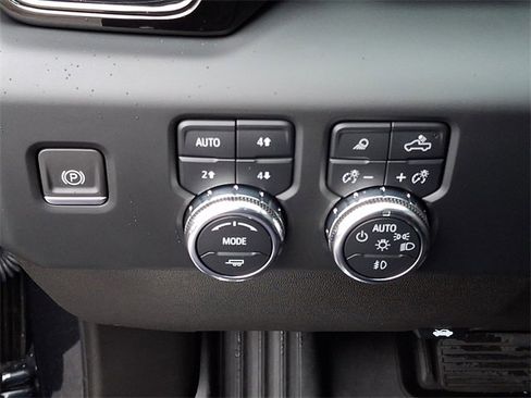 Used 2024 GMC Sierra 2500 AT4 w/ AT4 Premium Plus Package image 21