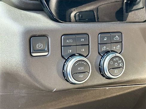 Used 2024 GMC Sierra 2500 SLT w/ SLT Premium Package image 10