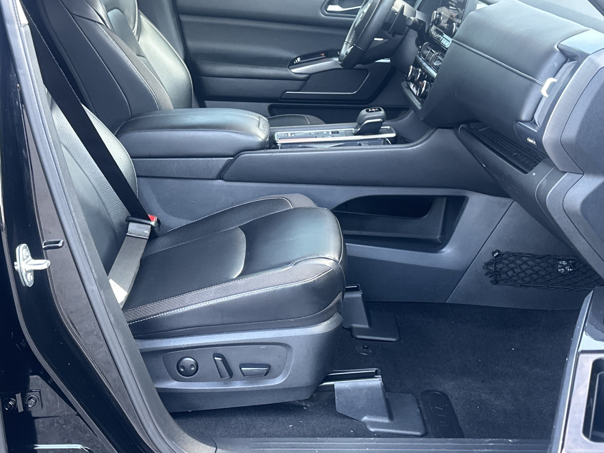 Used 2024 Nissan Pathfinder SL w/ Cargo Package FWD image 12