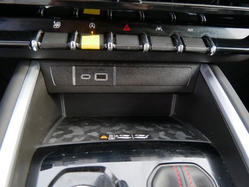 Used 2024 Chevrolet Colorado Z71 w/ Z71 Convenience Package 2 image 32