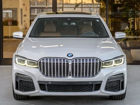 Used 2020 BMW 740i xDrive w/ M Sport Package image 5