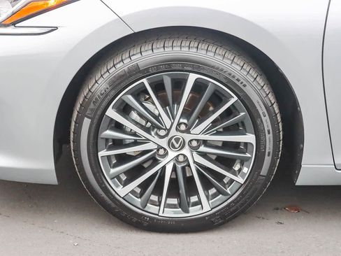 Certified 2025 Lexus ES 300h w/ Premium Package image 9