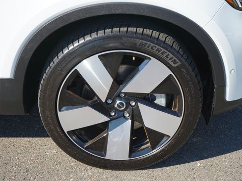 Used 2023 Volvo XC40 Recharge Ultimate image 40