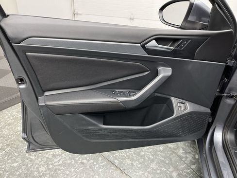 Used 2023 Volkswagen Jetta SE w/ Panoramic Sunroof Package image 8