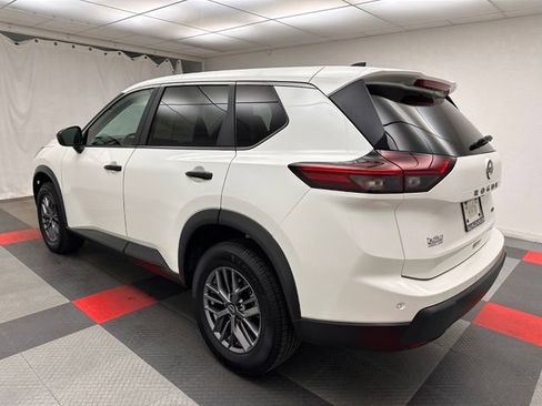 Used 2024 Nissan Rogue S AWD/4WD image 4