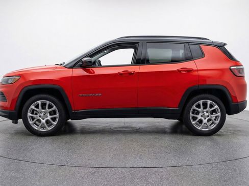 Used 2025 Jeep Compass Limited image 5