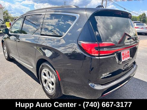Used 2023 Chrysler Pacifica Limited FWD image 6