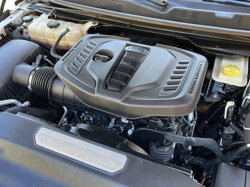 Used 2024 Jeep Wagoneer L Series II w/ Flexible Seating Group image 28