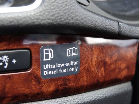 Used 2013 Volkswagen Passat TDI SEL Premium FWD image 61
