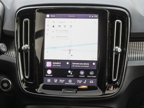 Used 2025 Volvo XC40 B5 Plus AWD/4WD image 15