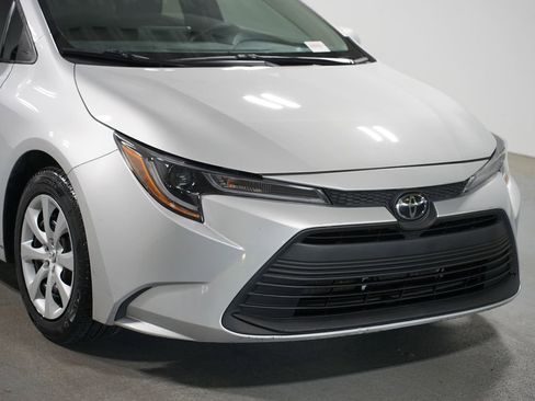Used 2024 Toyota Corolla LE image 4