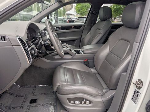 Used 2019 Porsche Cayenne S AWD/4WD image 5