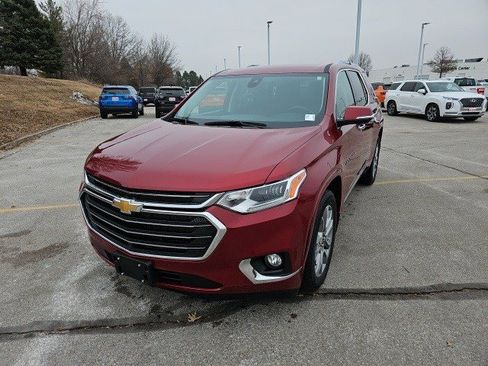 Used 2020 Chevrolet Traverse Premier image 2