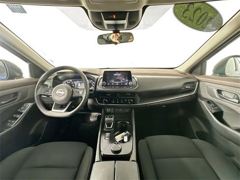 Used 2023 Nissan Rogue S image 11