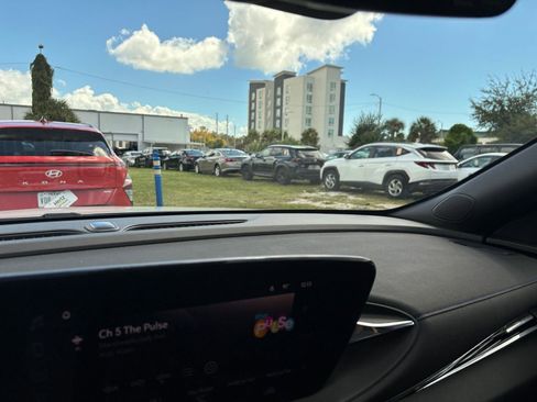 Used 2025 Buick Envista Sport Touring image 35