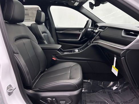 New 2025 Jeep Grand Cherokee Limited AWD/4WD image 17