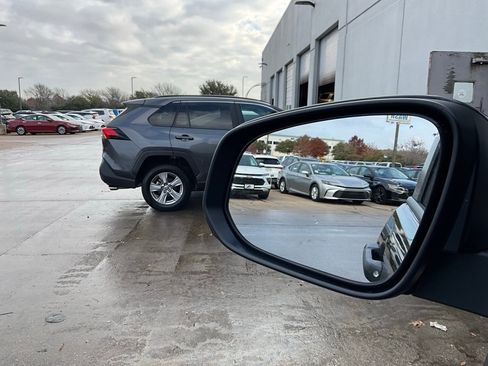 Used 2025 Toyota Tacoma TRD Off-Road image 17