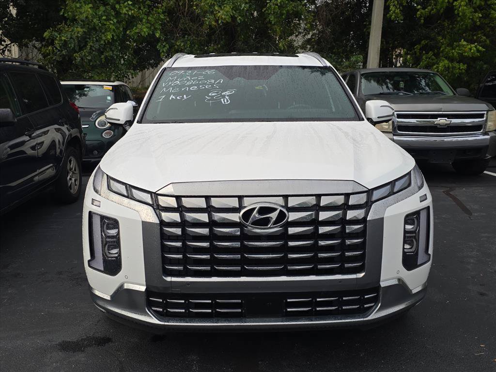 Used 2024 Hyundai Palisade Calligraphy FWD image 2