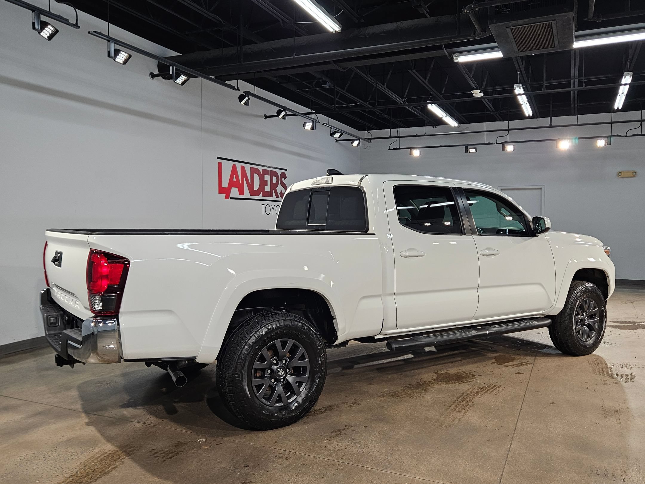Used 2023 Toyota Tacoma SR5 RWD image 7