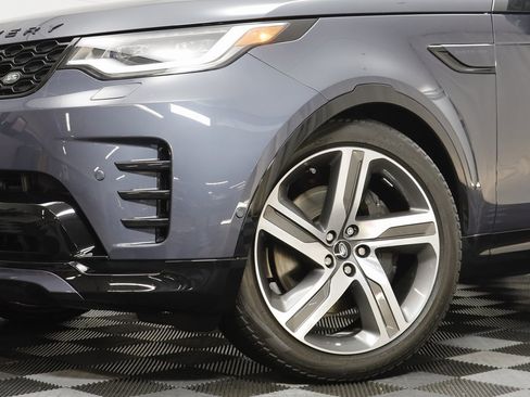 Used 2024 Land Rover Discovery Dynamic SE image 3