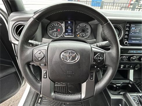 Used 2022 Toyota Tacoma TRD Off-Road w/ Technology Package image 15