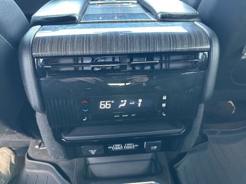 Used 2022 Jeep Wagoneer Series III w/ Premium Group I image 14