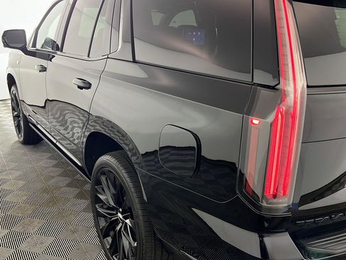 Used 2025 Cadillac Escalade Sport Platinum w/ LPO, ONYX Package AWD/4WD image 5