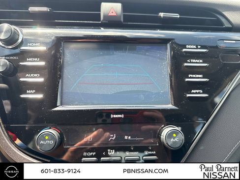 Used 2020 Toyota Camry SE FWD image 18